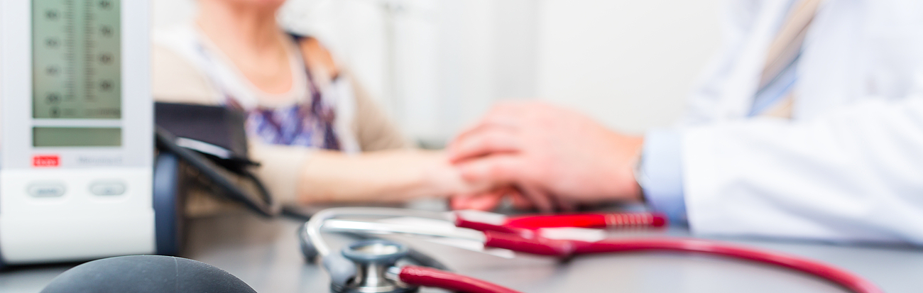 Arzt und Patient in Beratungsgespräch Arzt und Patient in Beratungsgespräch