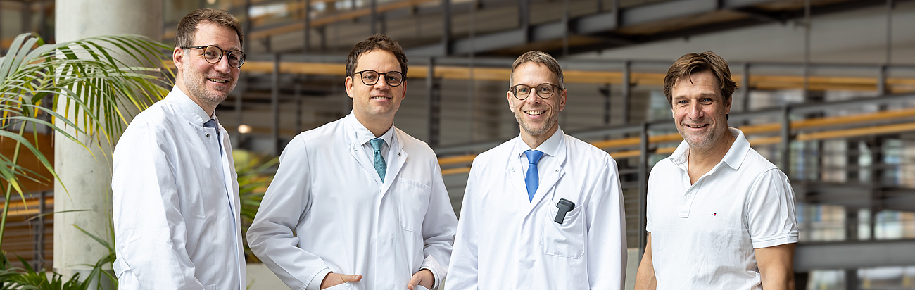 Ärzte des Pankreaszentrums am Krankenhaus Agatharied Ärzte des Pankreaszentrums am Krankenhaus Agatharied stehen in einer Gruppe zusammen.