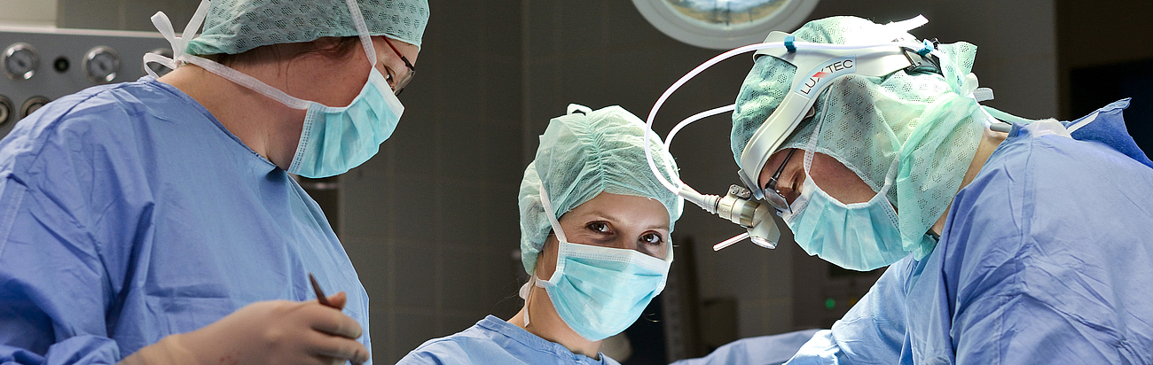 OP-Assistenten haben zentrale Aufgaben Ärzte und Assistenten während einer Operation