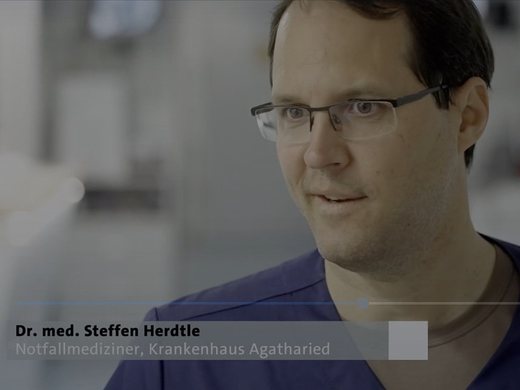 Bild aus einem Video zu Rettungsdiensten und Notfallversorgung in Krankenhäusern