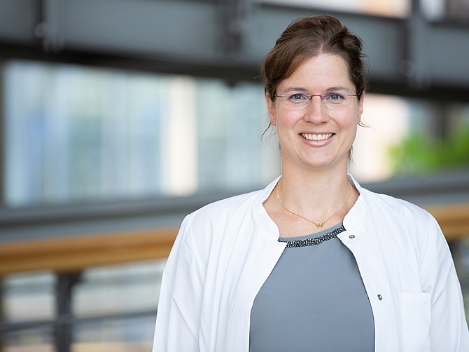 Dr. Monika Raeck Dr. Monika Raeck