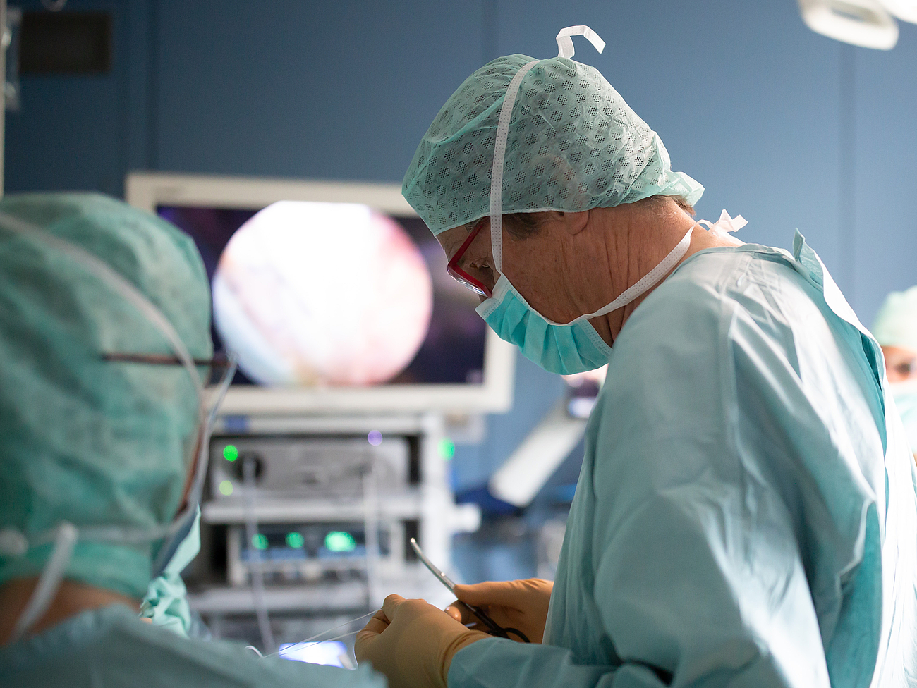 Arzt bei einer Operation Arzt bei einer Operation