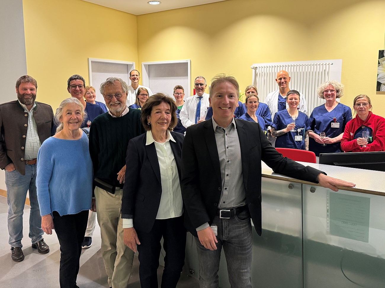 Ein Gruppenfoto in der Physiotherapie Ein Gruppenfoto in der Physiotherapie.