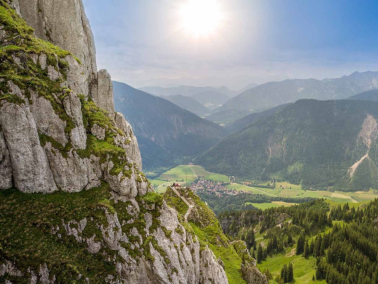 Berglandschaft Eine Berglandschaft mit Sonnenschein.